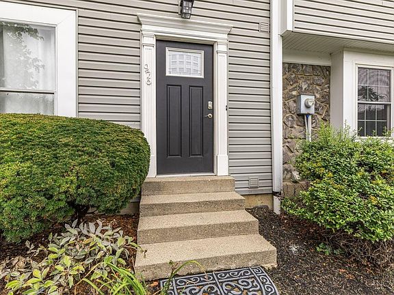 3rd image of 976 Woodlyn Dr N