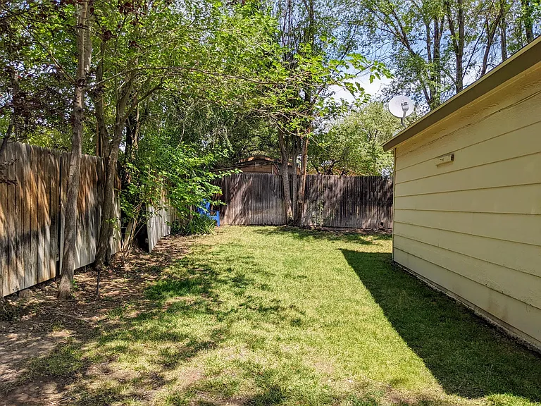 Aspen St — Photo 29
