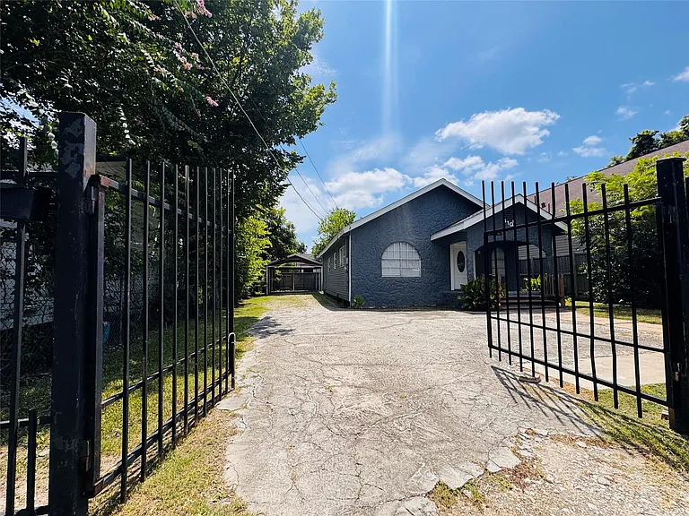 4106 Robertson St — Photo 18