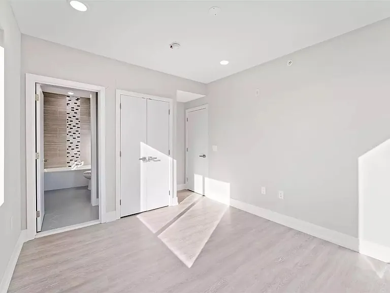 649 N 35th St #202 — Photo 14