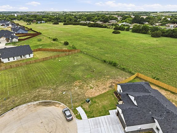 3rd image of 593 Highview Ct