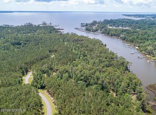 90 Madison Ave, Oriental, NC 28571