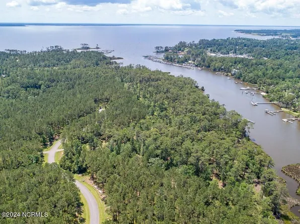 90 Madison Avenue, Oriental, NC 28571