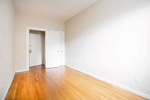 Rented by Waldstar Real Estate LLC | media 23