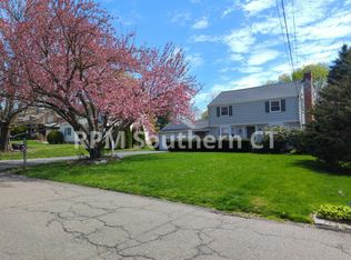 28 Deerfield Dr, Trumbull, CT 06611