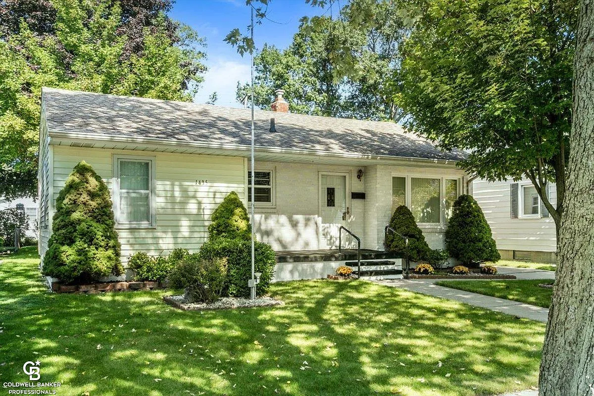 1435 Sanborn St photo 1
