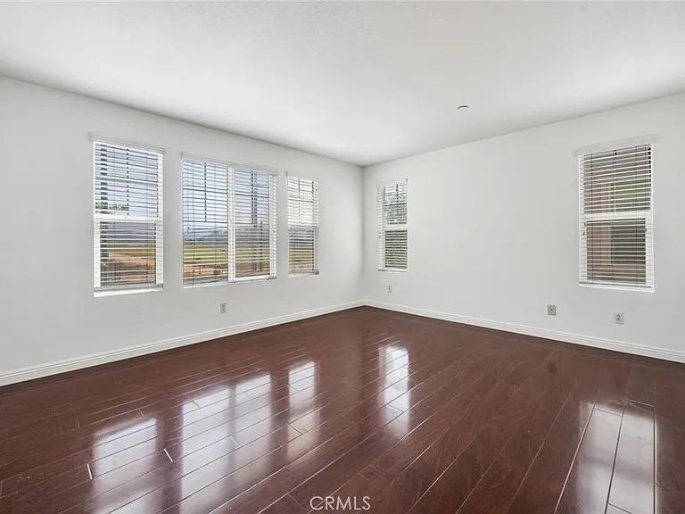 4544 Filson St — Photo 10