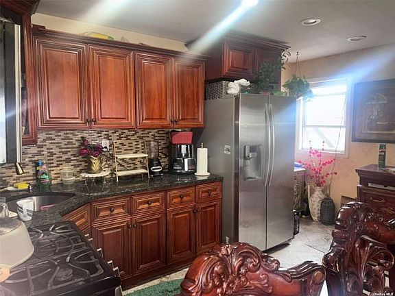 5th image of 107-15 157th St Unit 2