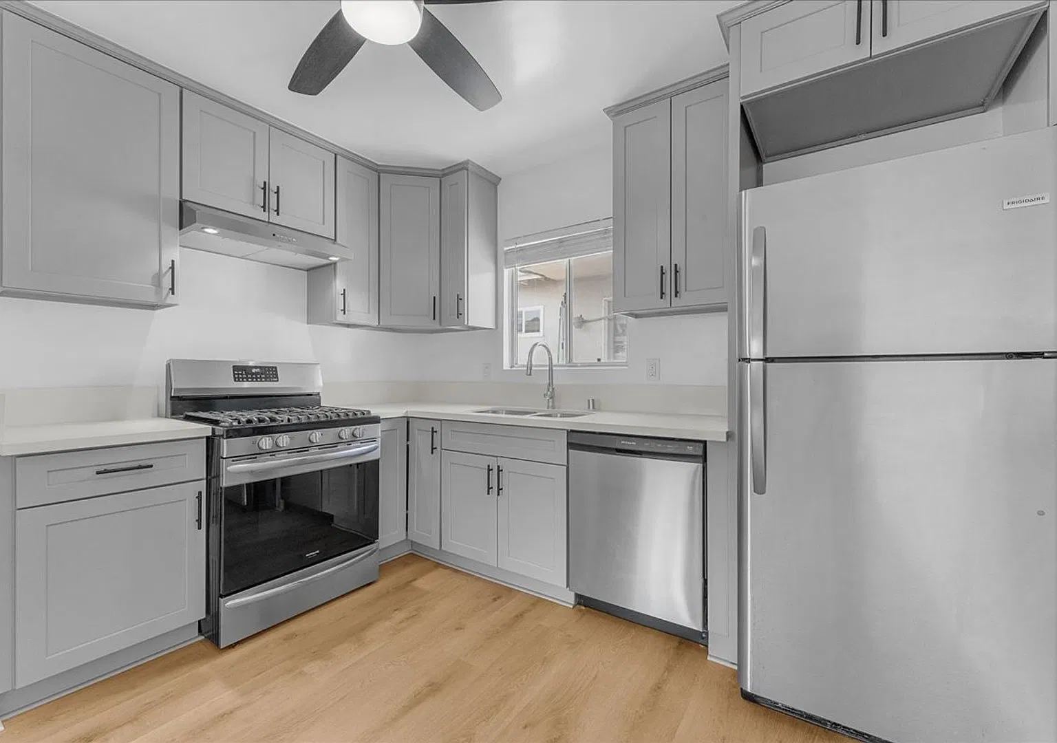 Beautiful Second Floor Two Bedroom Apartment! — Photo 4