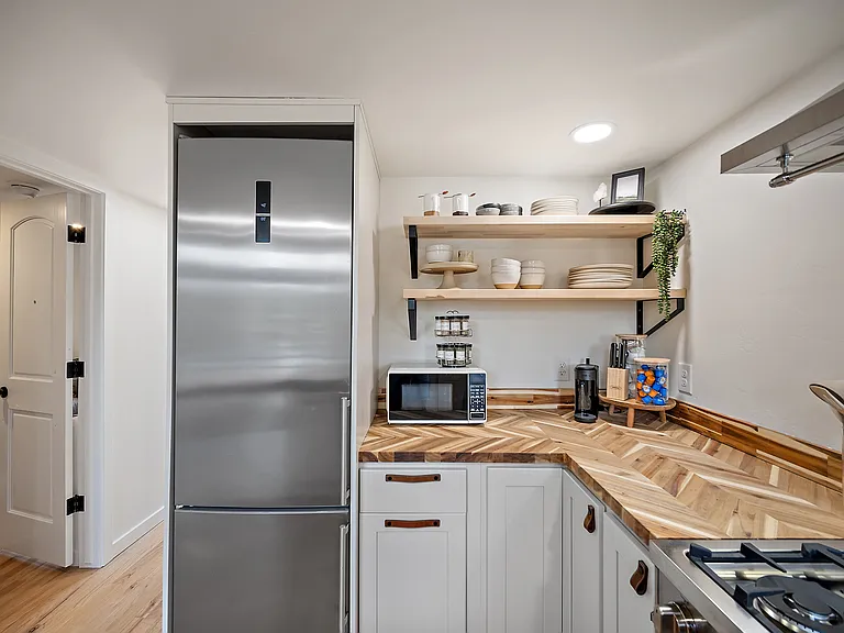107 Lake Dr E — Photo 33