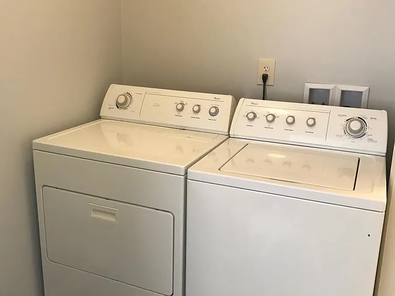 Utility room with W/D