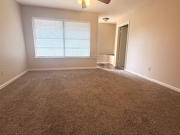 3rd image of 1300 Royal Oaks Dr
