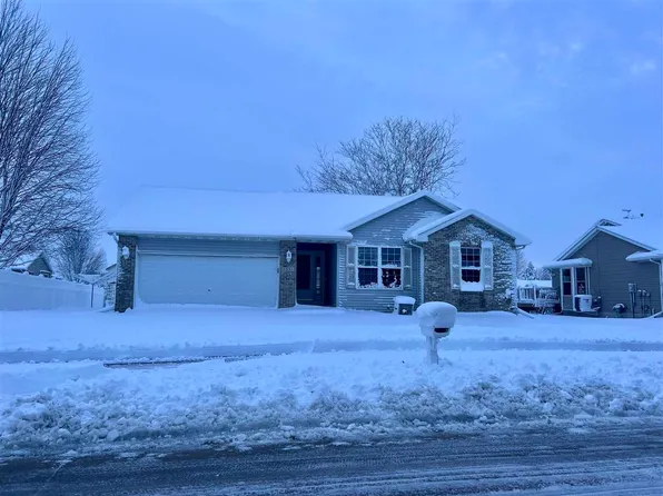 3351 Wintergreen Dr, Iowa City, IA 52240