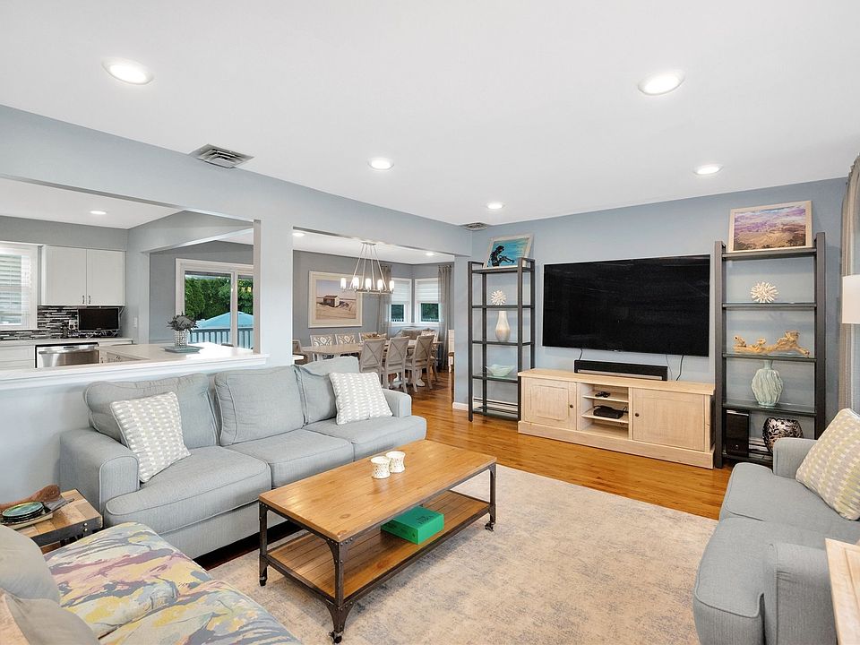 1129 Ruth Pl Bellmore, NY, 11710 Apartments for Rent Zillow