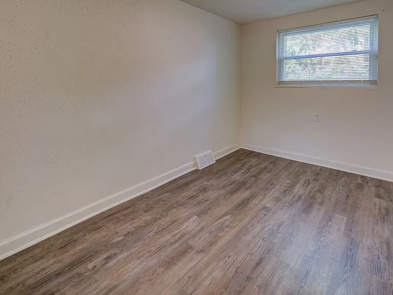53 Madison Dr — Photo 15