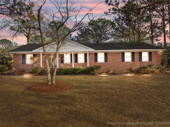 3659 Lake Forest Rd, Hope Mills, NC 28348