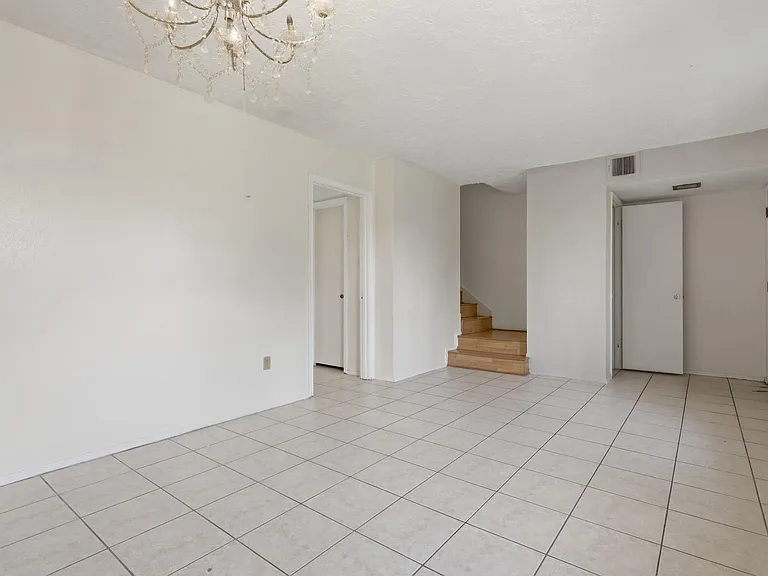 12449 Sharpview Dr #2449 — Photo 3