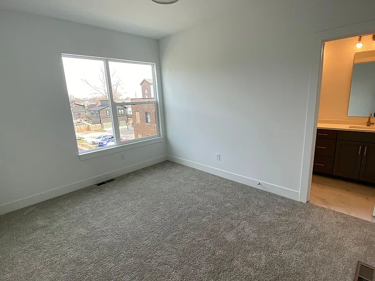 2129 College Ave — Photo 9