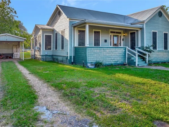 204 S Valley St, Cuero, TX 77954