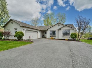 8630 Weaver Rd, Cicero, NY 13039