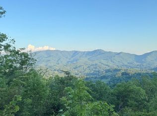 528 Maggies Ave, Bryson City, NC 28713