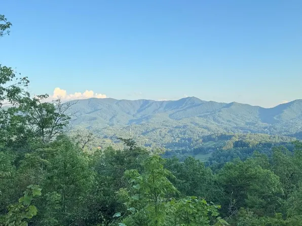 528 Maggies Ave, Bryson City, NC 28713