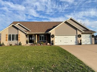 5147 Remington Rd, Bettendorf, IA 52722