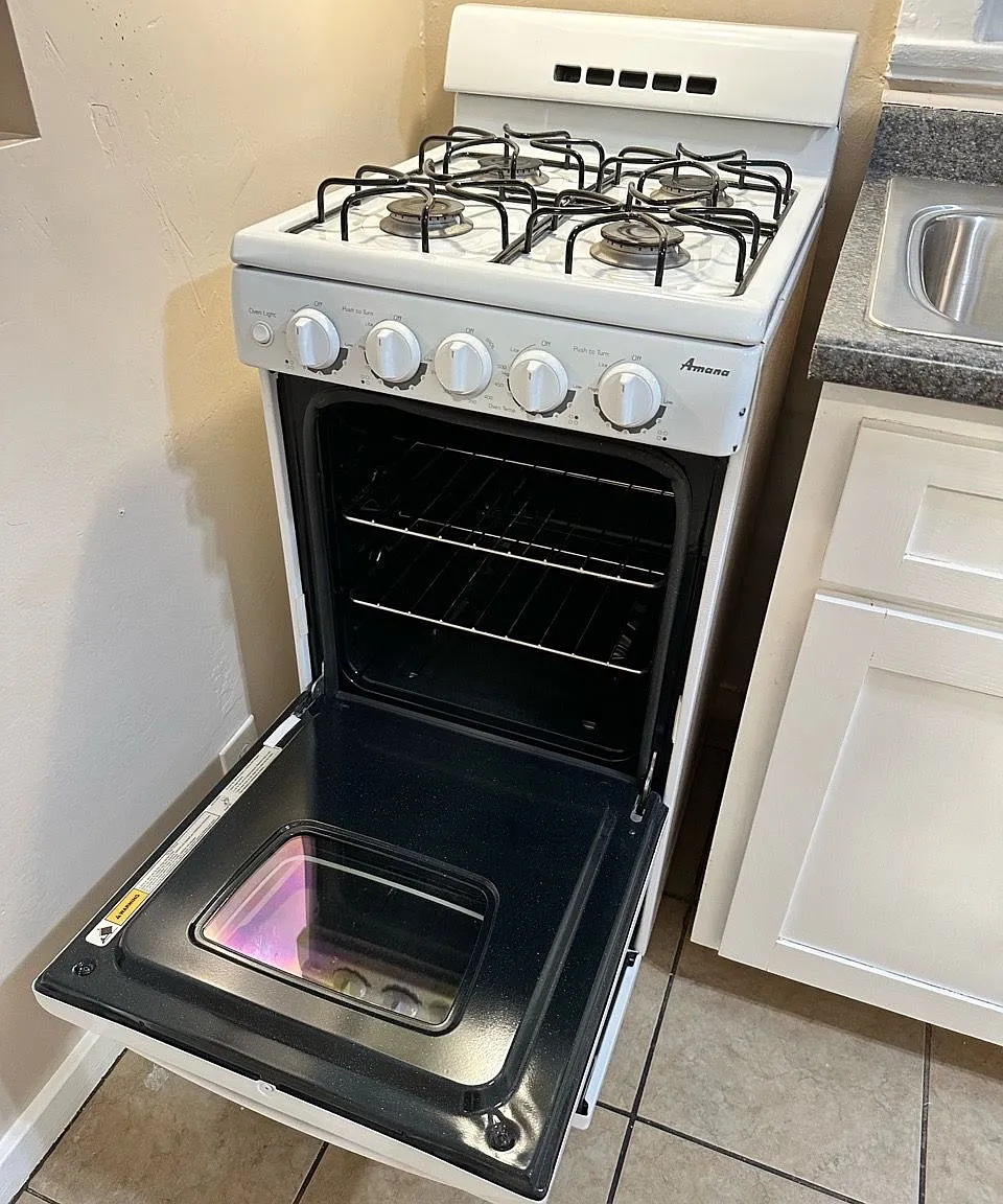 Studio, $770 — Photo 2