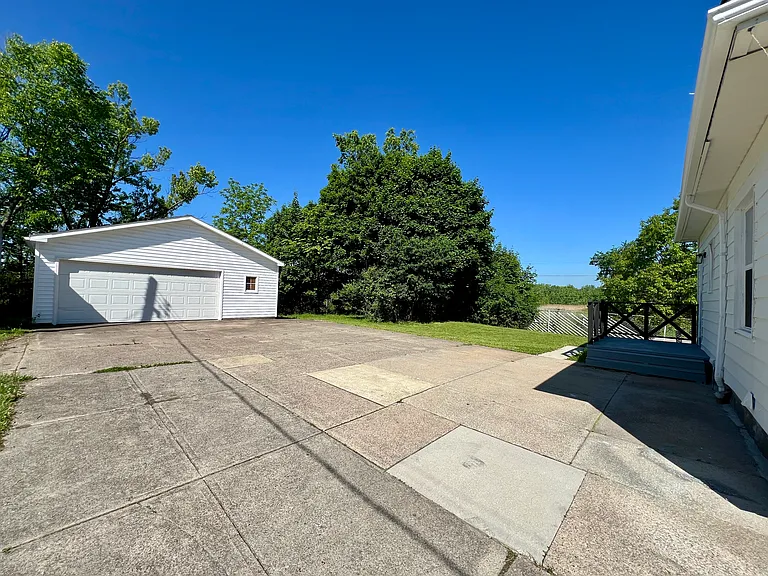 15264 Broadway Ave — Photo 5