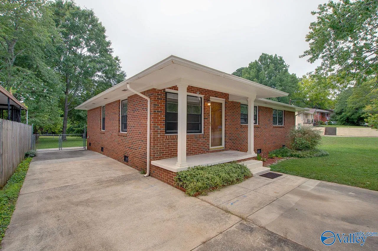 3 bed, 1.0 bath, 1095 sqft, $1,500 — Photo 2