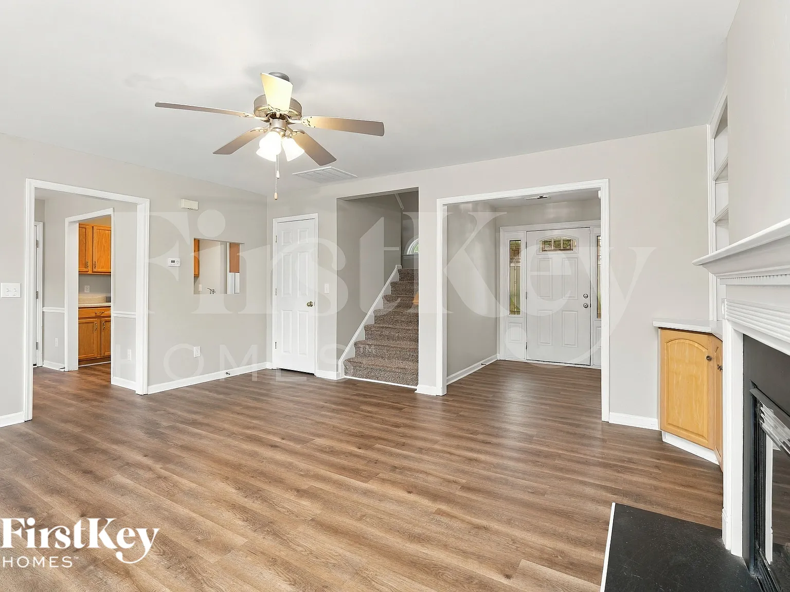 3 bed, 2.5 bath, 1469 sqft, $1,910 — Photo 3