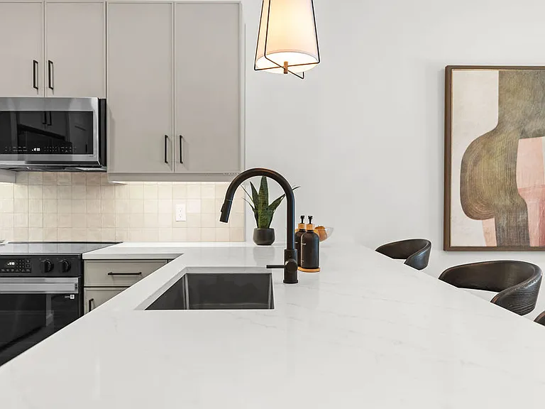 River's Edge Residences — Photo 43