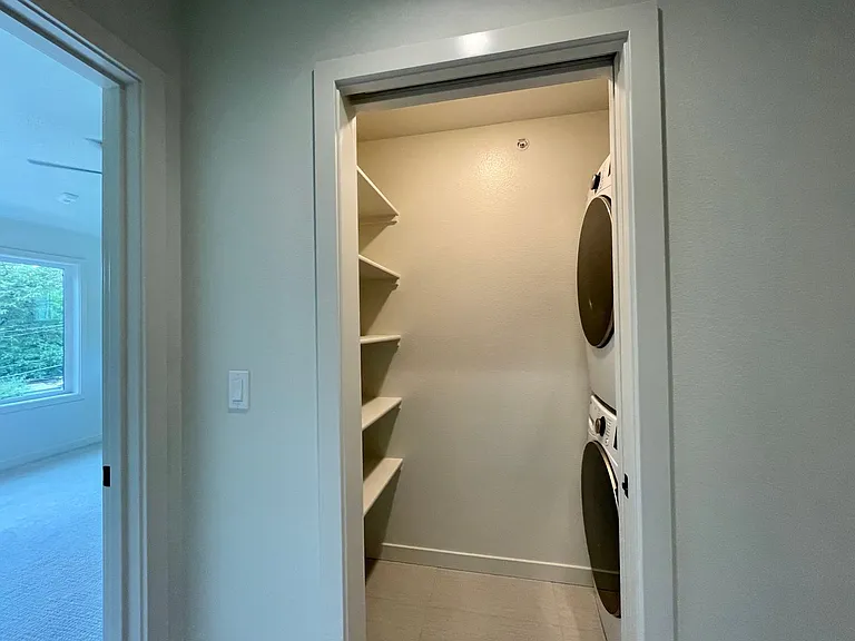 601 SE Spokane St #201 — Photo 28