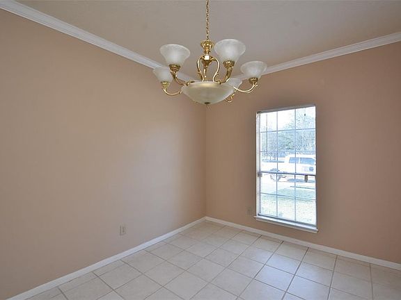 5th image of 726 N Willow Dr