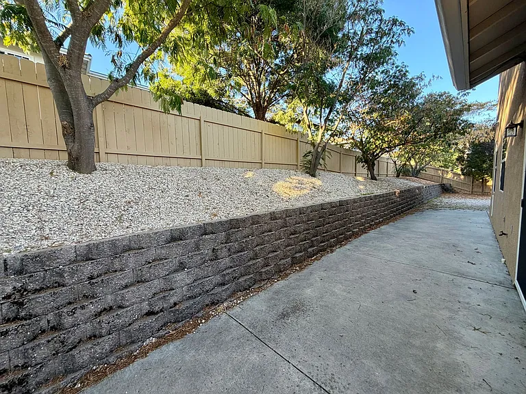 904 Larable Ct — Photo 31