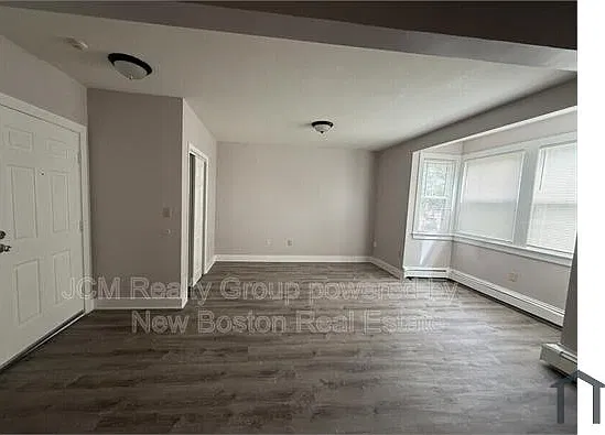 2 bed, 850 sqft, $2,400 — Photo 3