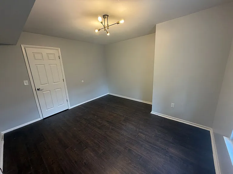 725 Birmingham Ave — Photo 2