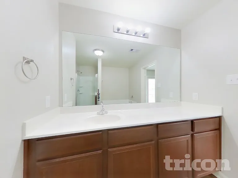 2321 Oyster Bay Ave — Photo 9