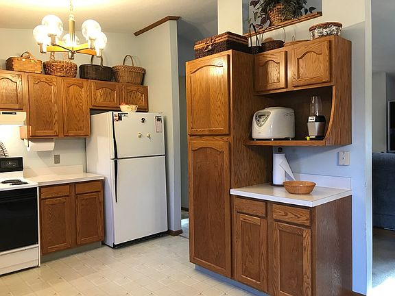 3rd image of 1248 Laurel Dr