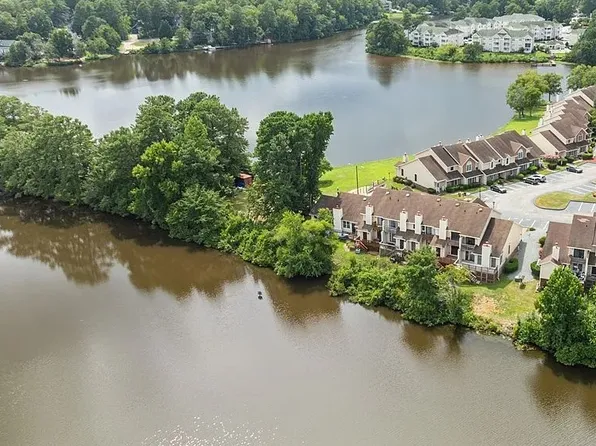 453 Lands End Rd, Fayetteville, NC 28314