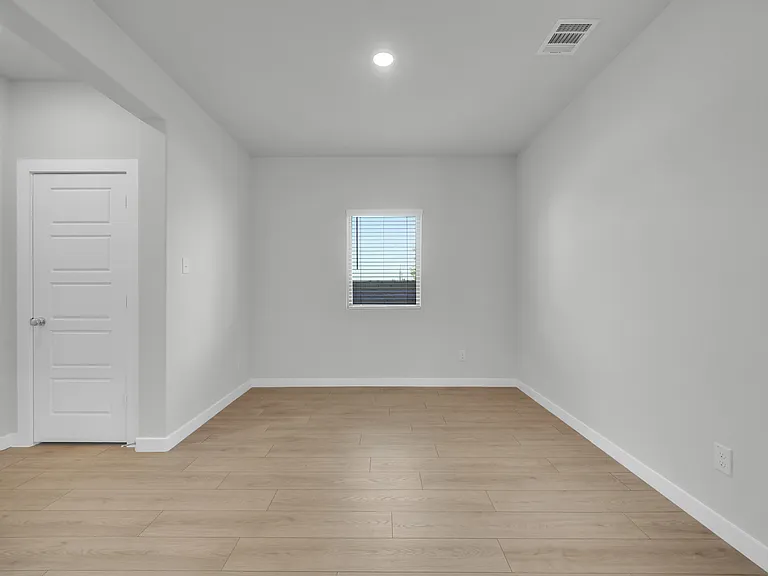305 Millwood Ln — Photo 6