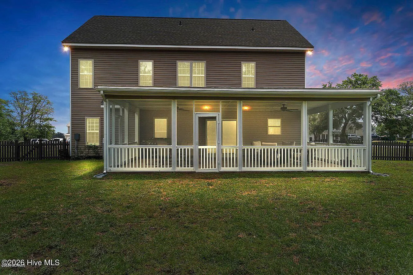 4 bed, 2.5 bath, $2,600 — Photo 4