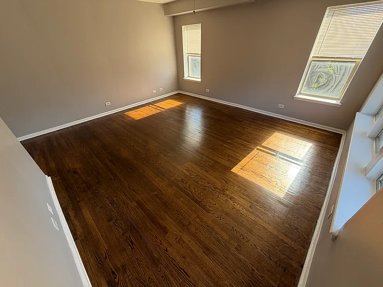 8248 S Eberhart Ave — Photo 1