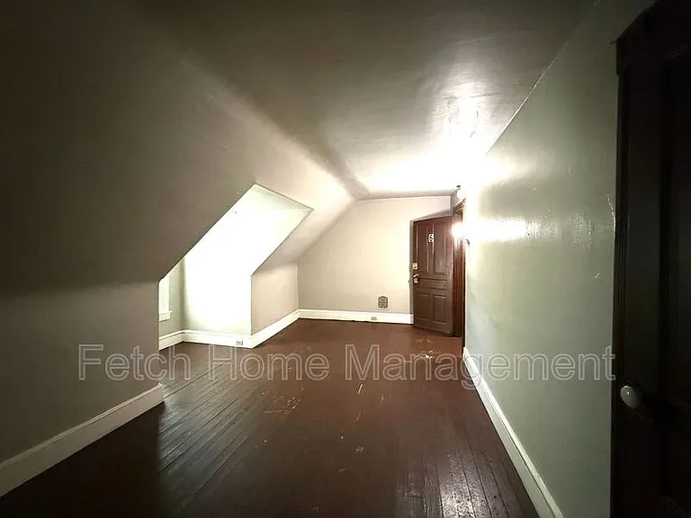 722 E King St #6 — Photo 11
