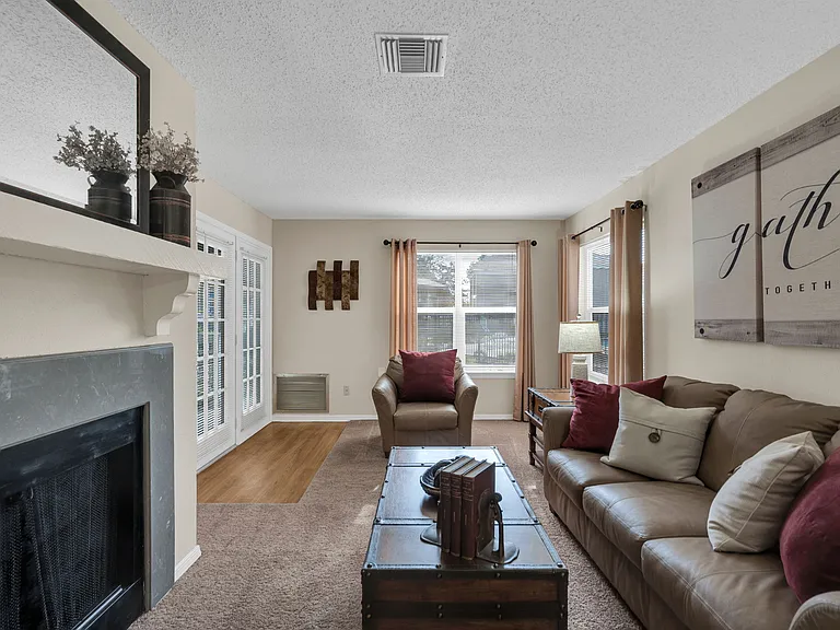 Woodlake Apartments — Photo 84
