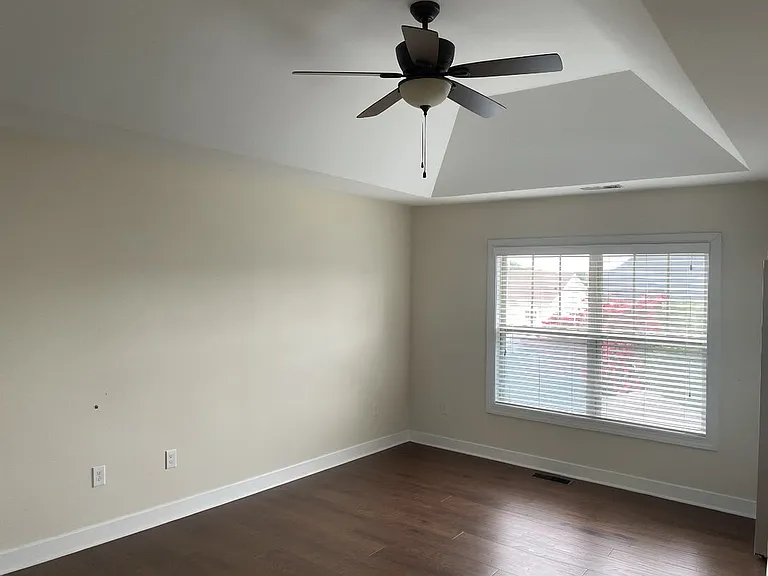 4017 Vallonia Dr — Photo 32