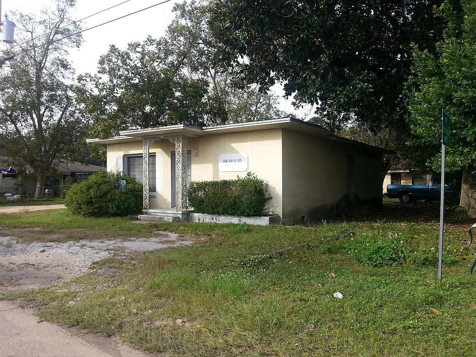 1st image of 907 N U St