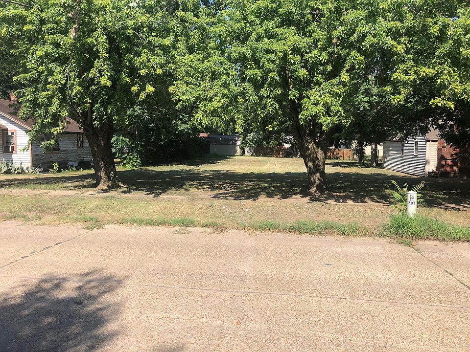 1st image of 203 S Everett St