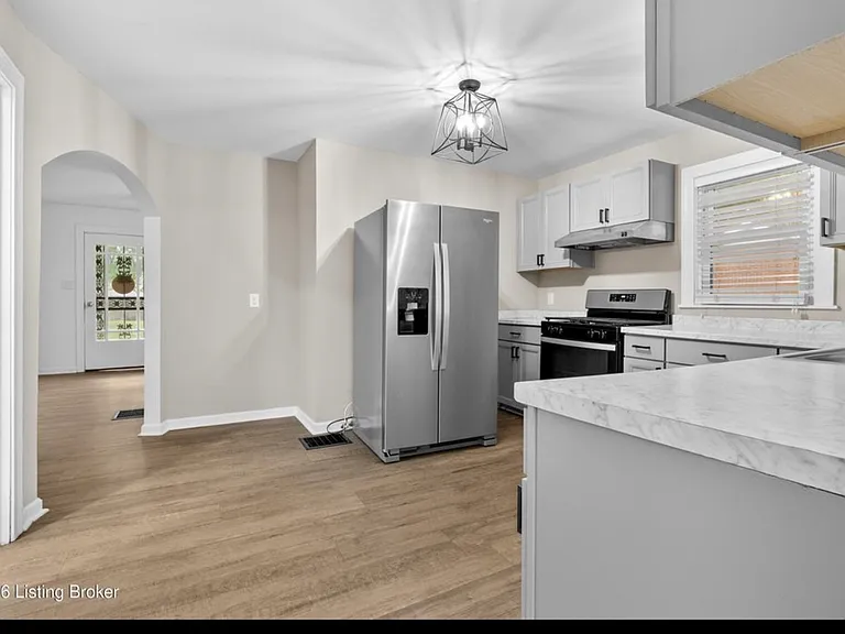 2576 Martin Ave — Photo 8
