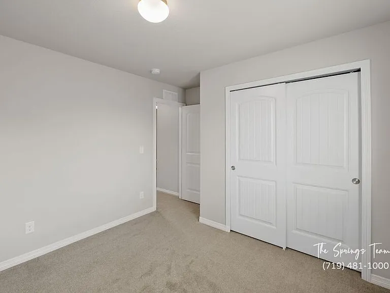 10898 Rowley Dr — Photo 32